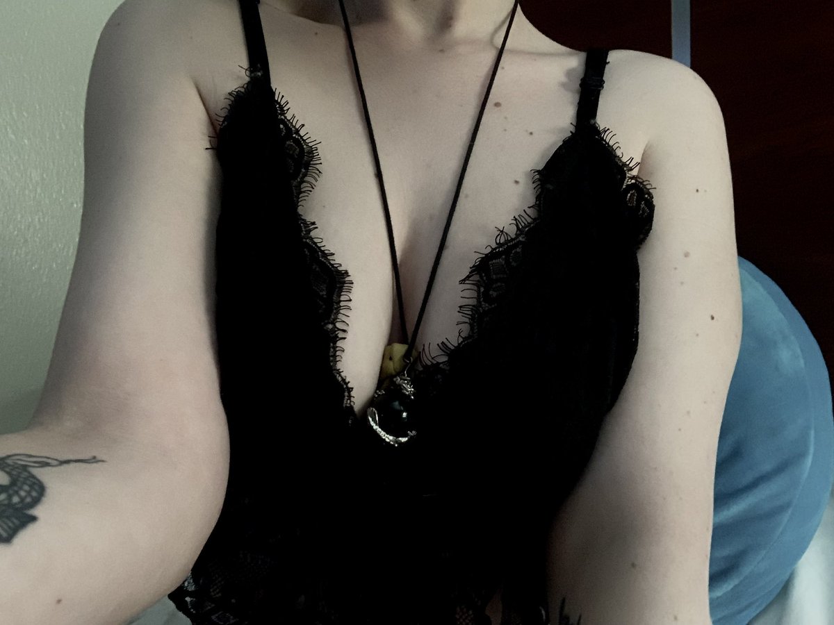 carter_love13's tweet photo. A perfect day for worship 😌 snap: carterlove666 #sellingcontent #buyingcontent #nsfwtwt https://t.co/wfAttM8Waj
