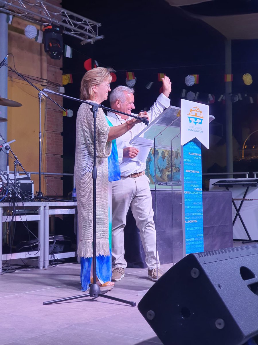 aytorincon's tweet photo. El alcalde de Rincón de la Victoria, Francisco Salado, ha asistido esta noche al pregón de la Feria de Torre de Benagalbón que ha dado Eduardo Rando Montañez en el segundo día de fiesta en la localidad. https://t.co/vZYXIehD1Y