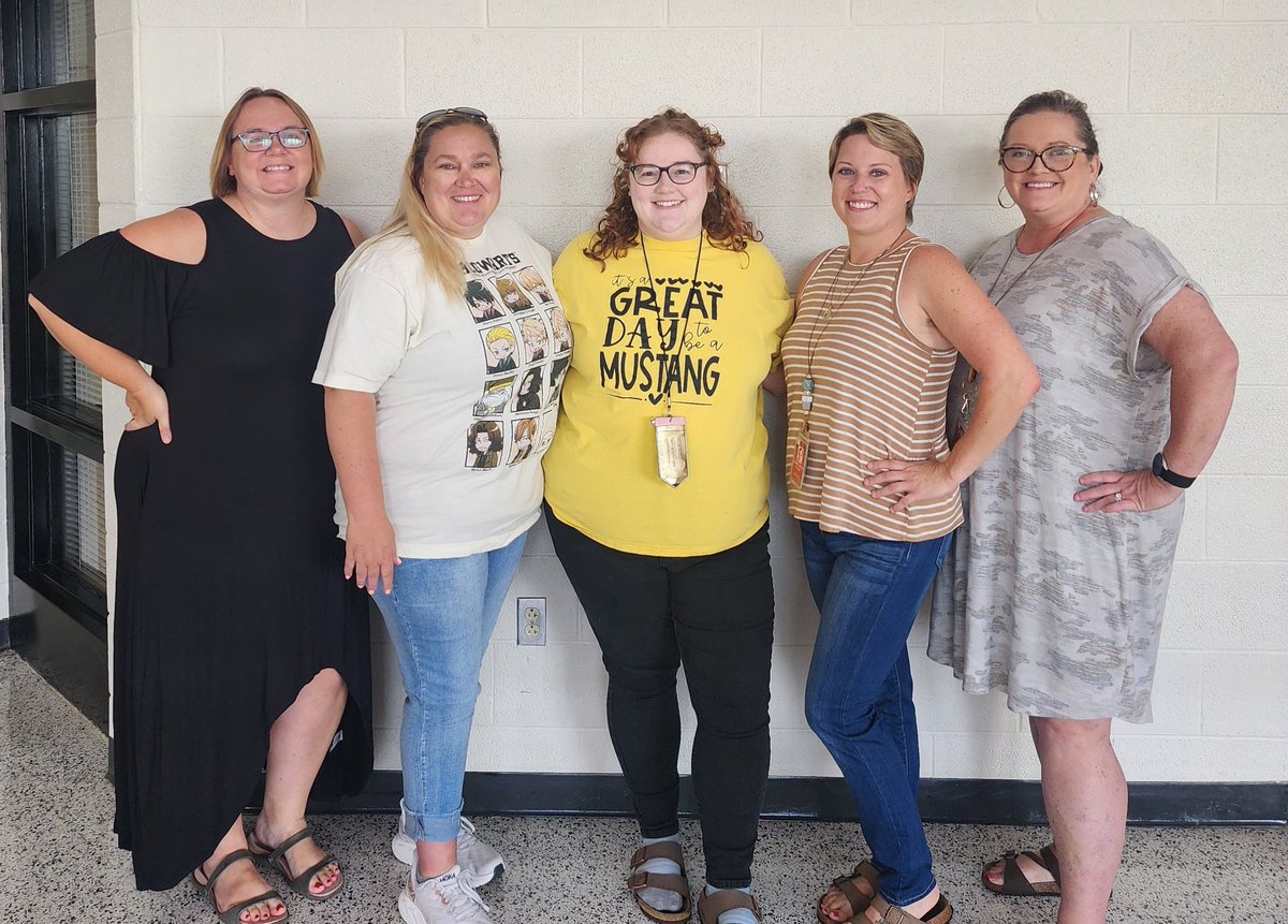 Mountain View tech leads started the year off by presenting about the program and some of the ed tech projects we are planning for this year.  Its always a great year to be a Mustang!!  <a href="/dBJCS1/">Dianna Bone</a> <a href="/LuLu34599/">Lauren Lawhon</a> <a href="/MsDosserTN/">Maddie Dosser</a> <a href="/Karladee1977/">Karla Clapper</a> <a href="/MountainViewJCS/">Mountain View Elem</a> <a href="/jcityTNschools/">JohnsonCitySchools</a> #JCSTechLeads