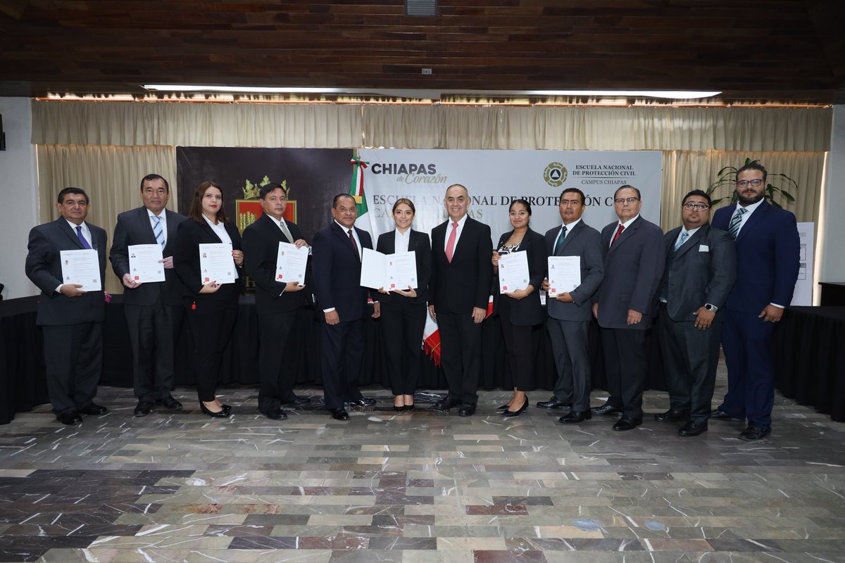 Enaproc's tweet photo. En la #ENAPROC- #Chiapas llevamos a cabo la entrega de #Certificados de Competencia #Laboral a docentes de la Licenciatura en Protección Civil y #PilotoAviador, en el Estándar #EC0217.01: Impartición de cursos de formación del capital humano de manera presencial-grupal. https://t.co/6d0A0sIiCg