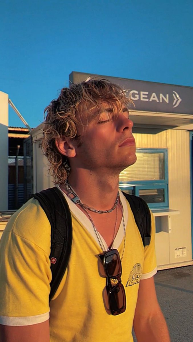 DailyRoss's tweet photo. 💛⭐️🌙🍋🍯 https://t.co/YotwawAbeJ