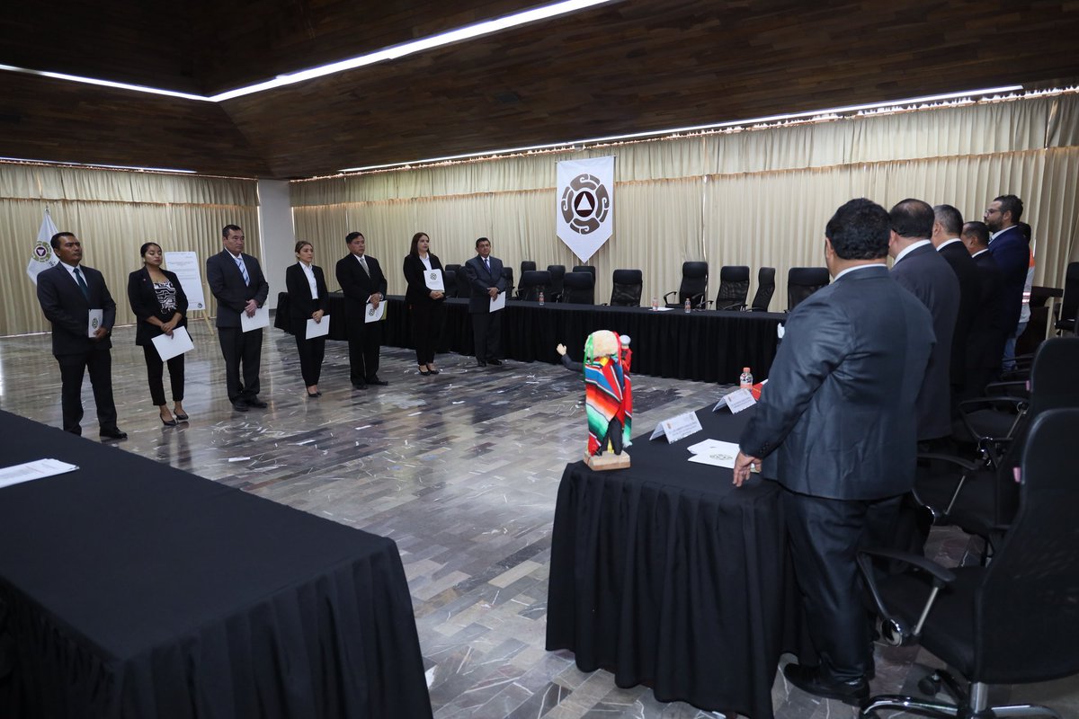 Enaproc's tweet photo. En la #ENAPROC- #Chiapas llevamos a cabo la entrega de #Certificados de Competencia #Laboral a docentes de la Licenciatura en Protección Civil y #PilotoAviador, en el Estándar #EC0217.01: Impartición de cursos de formación del capital humano de manera presencial-grupal. https://t.co/6d0A0sIiCg