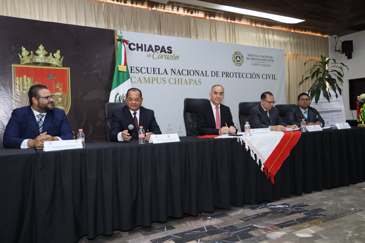 Enaproc's tweet photo. En la #ENAPROC- #Chiapas llevamos a cabo la entrega de #Certificados de Competencia #Laboral a docentes de la Licenciatura en Protección Civil y #PilotoAviador, en el Estándar #EC0217.01: Impartición de cursos de formación del capital humano de manera presencial-grupal. https://t.co/6d0A0sIiCg