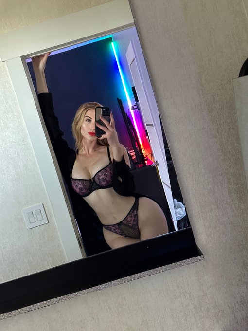 Happy Friday ! https://t.co/1hVl8oIfFB