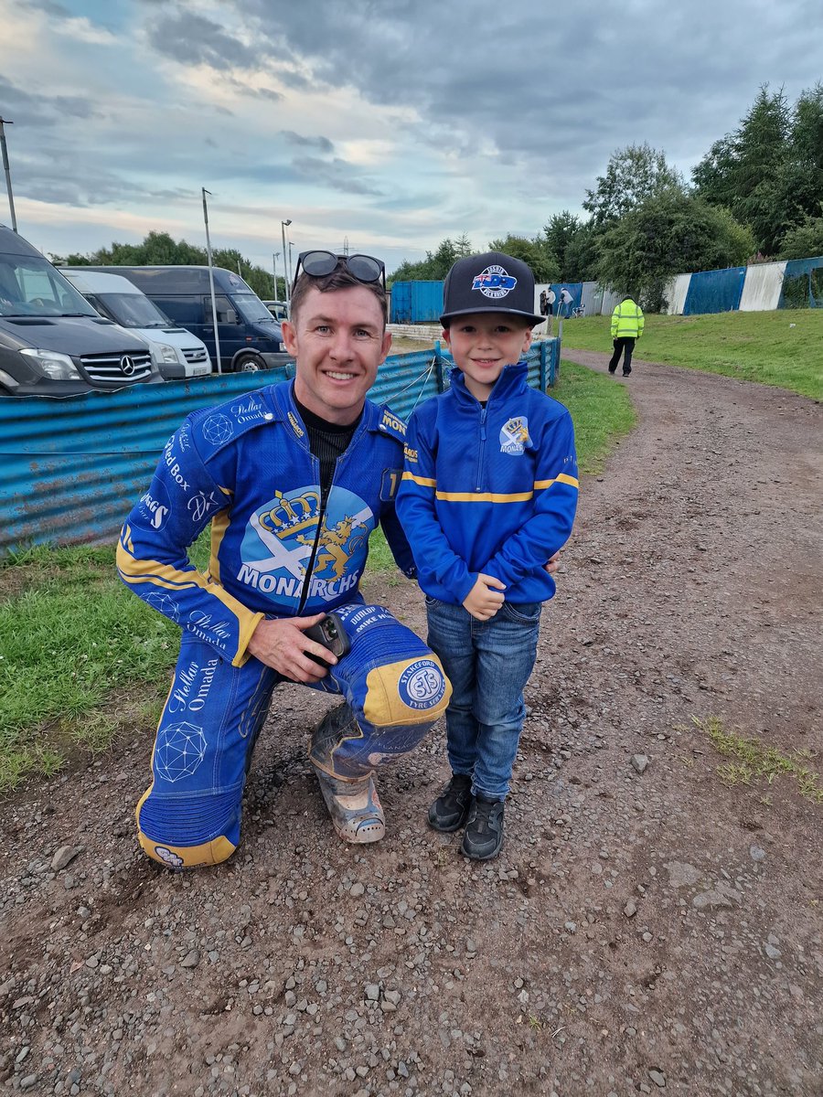 Stuuu91's tweet photo. @EdinMonarchs with a great home meeting win tonight. 

 Harry digging his rut, working the clutch, and throttle to match the fire starters @joshiepick and @CraigCook111! 

Academy in the morning, let's see if he can repeat it!
#edinburghmonarchs https://t.co/YiCiyIRGpU