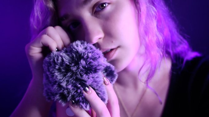 new ASMR video!!!!!   fast &amp; aggressive mouth sounds, nail tapping &amp; hand visuals [fluffy blue yet mic