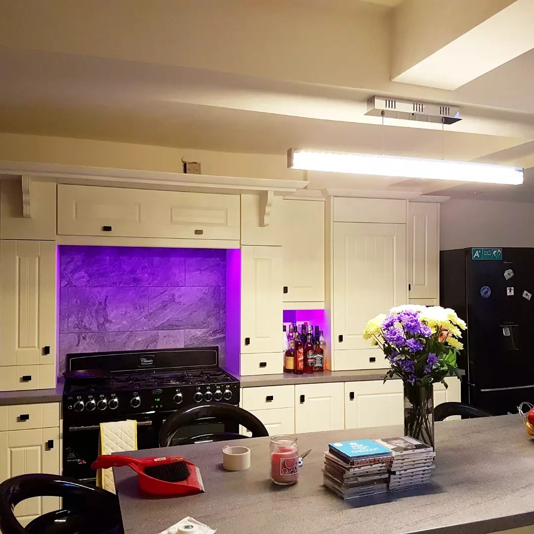 ELS_Lighting's tweet photo. Kitchen lighting done right ✳️
- Colour changing LED under cabinet strip
- Crystal LED pendant and flush ceiling light

We recently designed and supplied full RGB colour changing LED strip lights, using our bespoke cutting service. Can be changed to any colour your heart desires! https://t.co/tY9WrDj8nS