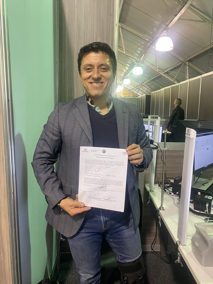 JulEspinosaDice's tweet photo. Orgulloso de anunciar mi candidatura al concejo de Bogotá con el número 2⃣ del partido Alianza Verde 💚🌻. Juntos, haremos de Bogotá una mejor ciudad para todos. Seguiremos haciendo un trabajo fuerte y disciplinado para representar a los ciudadanos que nos han dado su confianza https://t.co/AMNXU9a4jS