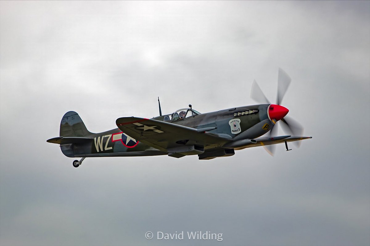 DavidWilding271's tweet photo. The Suffolk Spitfire, resplendent in US colours, at @IWMDuxford βThe Americansβ flying day today #spitfire #suffolkspitfire https://t.co/WiecbMesFy