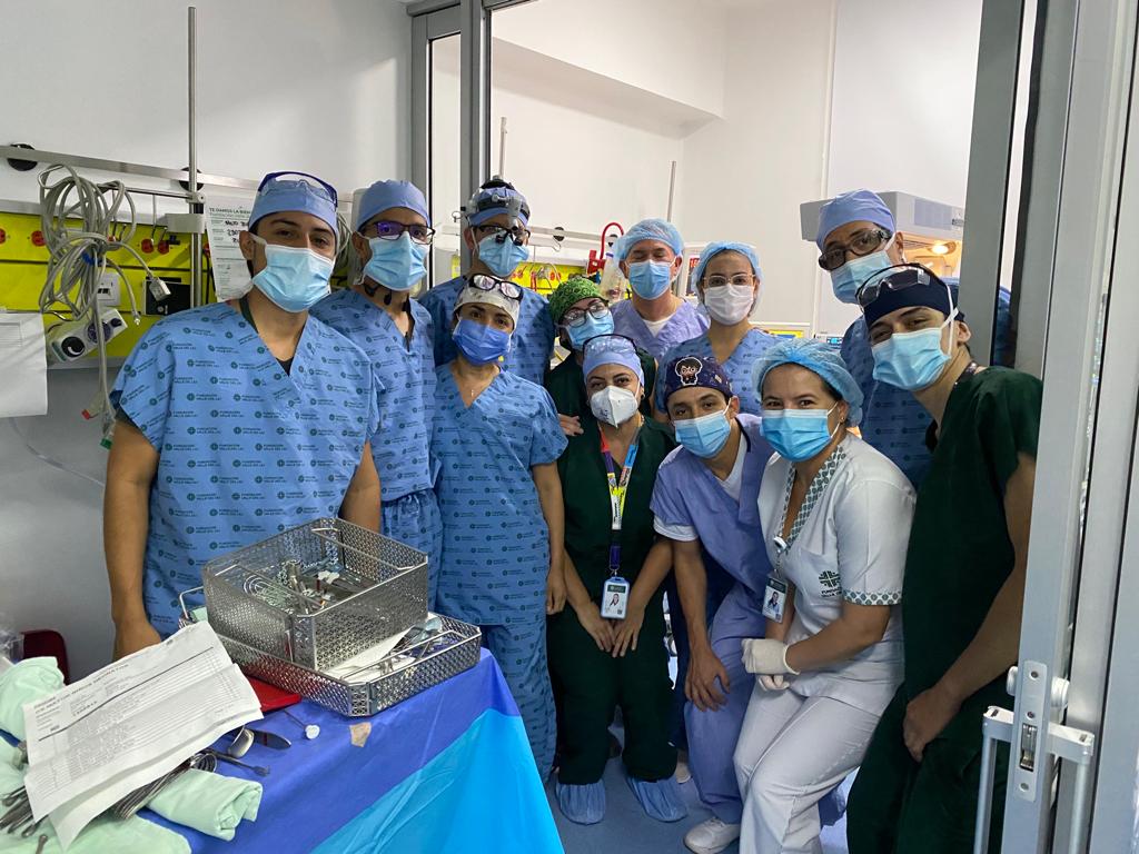 (1/4) Realizamos la primera terapia ECMO neonatal respiratoria de Colombia en un paciente con diagnóstico de hernia diafragmática congénita.