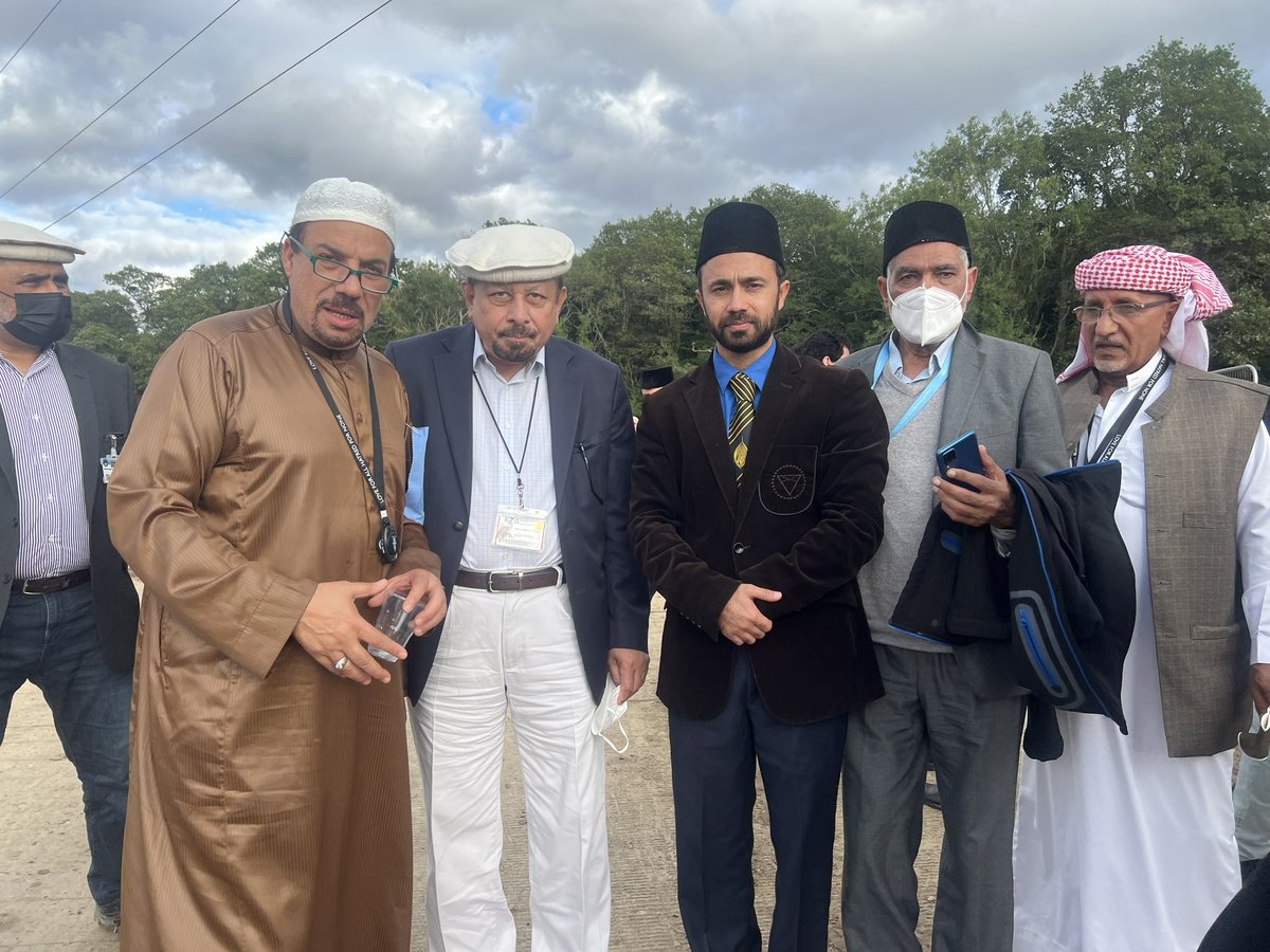 seeknowledg's tweet photo. Alhamdolilah meeting the guest from all over the world on the first day of Jalsa Uk
@JalsaConnect https://t.co/3WfMpYZmbL