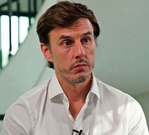 mariaeva40451's tweet photo. Bajó su candidatura el marido de Pampita... espera que lo llame Tinelli para el Bailando.
Una gran pérdida para la política. 😂🤣😂 https://t.co/rtpXXfaw61