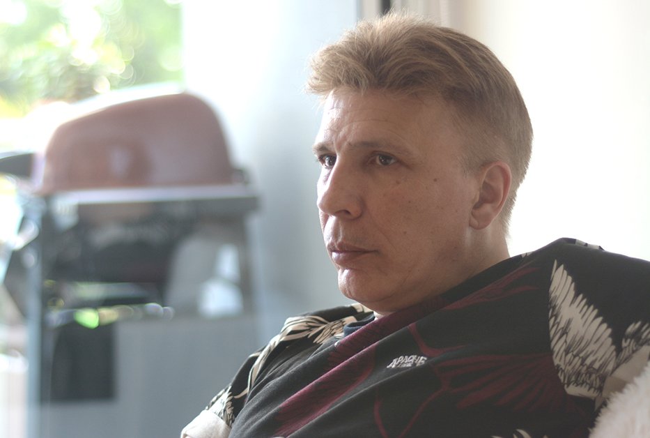 Después de una brillante trayectoria en el parodismo, donde ganó la Figura Máxima, y de un brevísimo pasaje por humoristas, donde también gano la Figura, Aldo Martínez llega a murgas, junto a La Gran Muñeca del 2024.