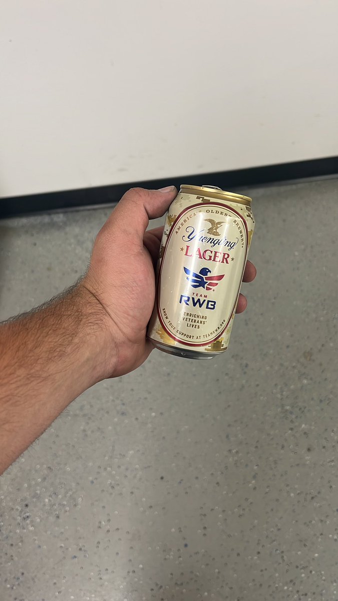 EmperorOfCrack's tweet photo. Yuenglings are yummy. #workbeer https://t.co/B3EF2JbT4D