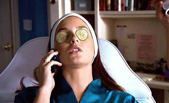 iBlairWaldorf_'s tweet photo. Yo en las noches haciéndome el skincare cuando pasé todo el día sin comer, no tome casi agua y solo dormí 2 horas: https://t.co/PDLUlpDtTA