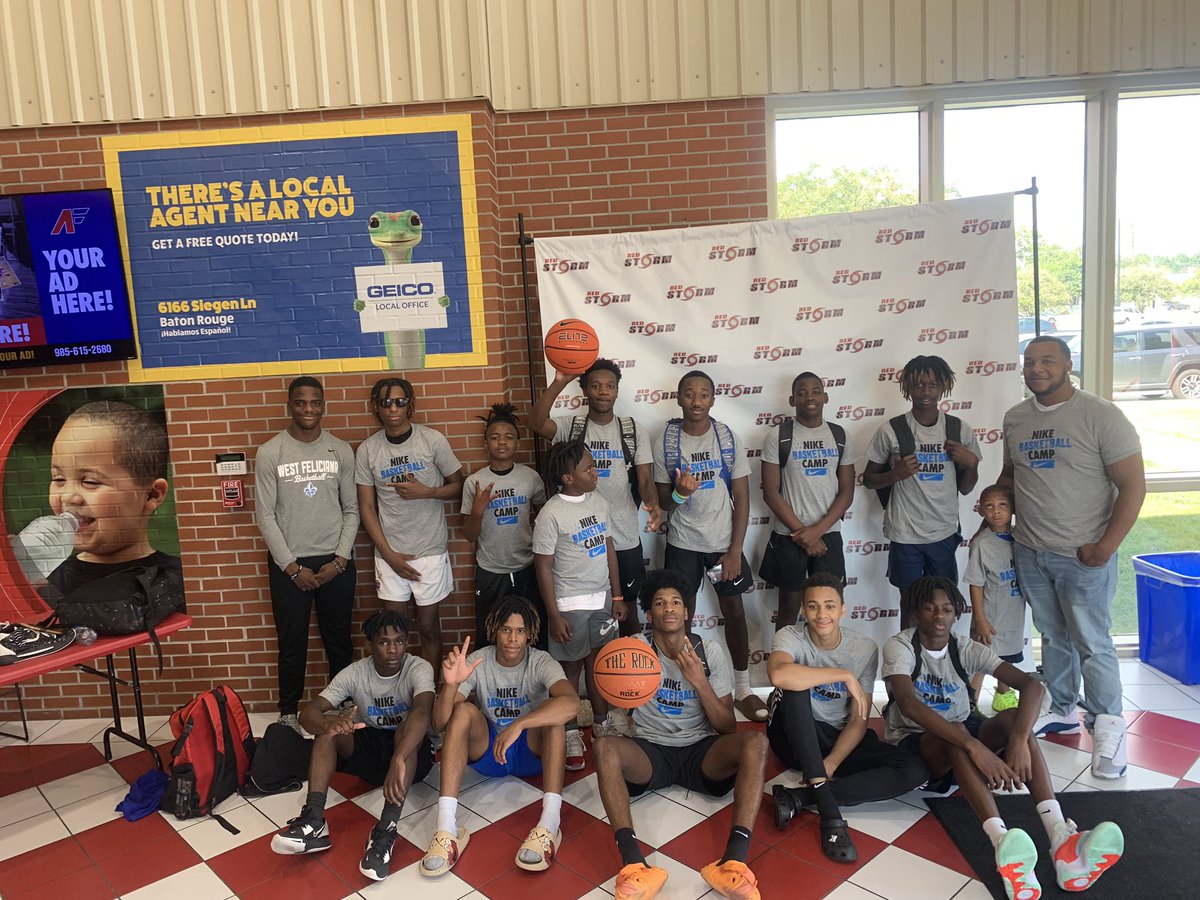WestFelBBall's tweet photo. Thank you to the @usscbasketball for sponsoring and bringing some of our players out to the shooting clinic today.

#GRITBASKETBALL 
#WeAreWestFel⚜️ https://t.co/Vu8eu3q9xE