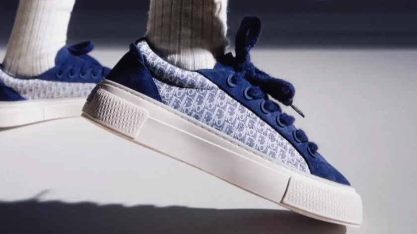 NFSHE_OFFICIAL's tweet image. #web3 fashion update: #Decrypting The Web3 Strategy Behind Dior Men’s Connected B33 #NFT #Sneakers. While all the B33 sneakers feature an “encrypted digital key” , this first limited edition drop also comes with a Digital Twin Collectible secured on the Ethereum #blockchain