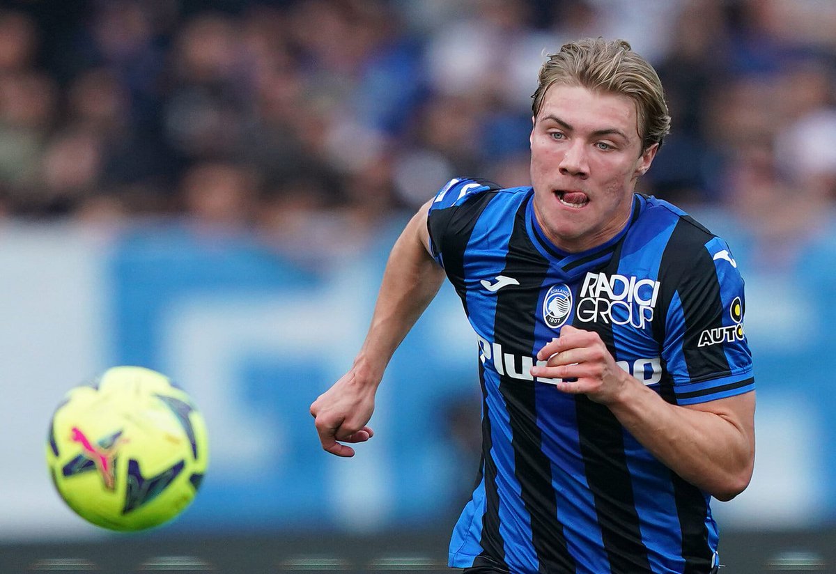 UtdExcellence's tweet photo. I understand some won't be happy with Greenwood returning, but from a footballing viewpoint only, he and Hojlund would be a very solid 1-2 combo for Ten Hag's squad https://t.co/Ec5x8ocBfl
