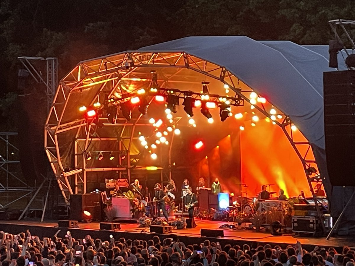 Fantastic to see two genuine music legends in my back yard at <a href="/CP_Bowl/">Crystal Palace Bowl</a> this evening. <a href="/Johnny_Marr/">Johnny Marr</a> playing The Smiths was fantastic and <a href="/NoelGallagher/">Noel Gallagher</a> and his Flying Birds was even better. Great to hear some Oasis classics too. Wonderful stuff.