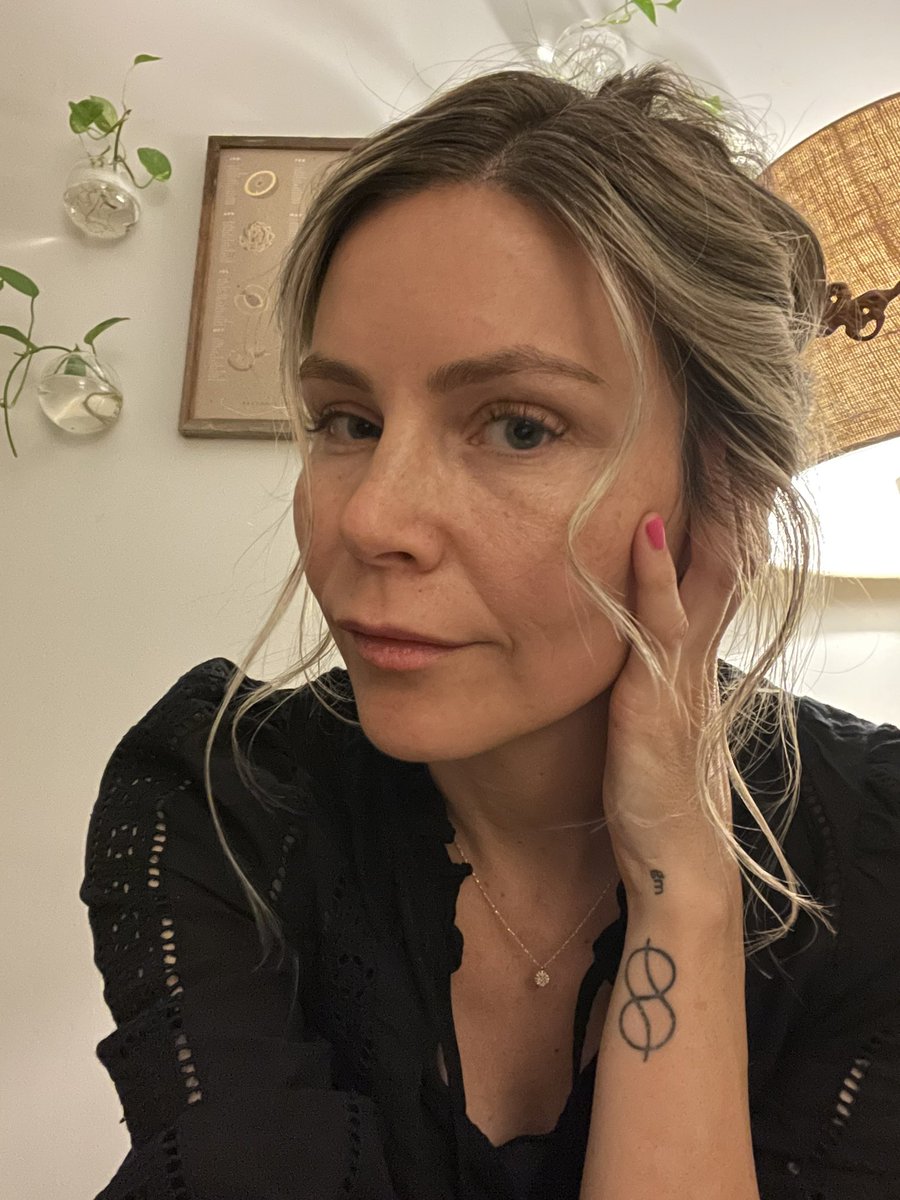 gm, my dark circles after listening to <a href="/lexfridman/">Lex Fridman</a> too much… according to jared diamond’s odds that aliens are here, i’m putting my $ on this being a simulation… but also leaning towards lex’s idea that our brains are the ceiling… wondering how acupuncture fits in it all…