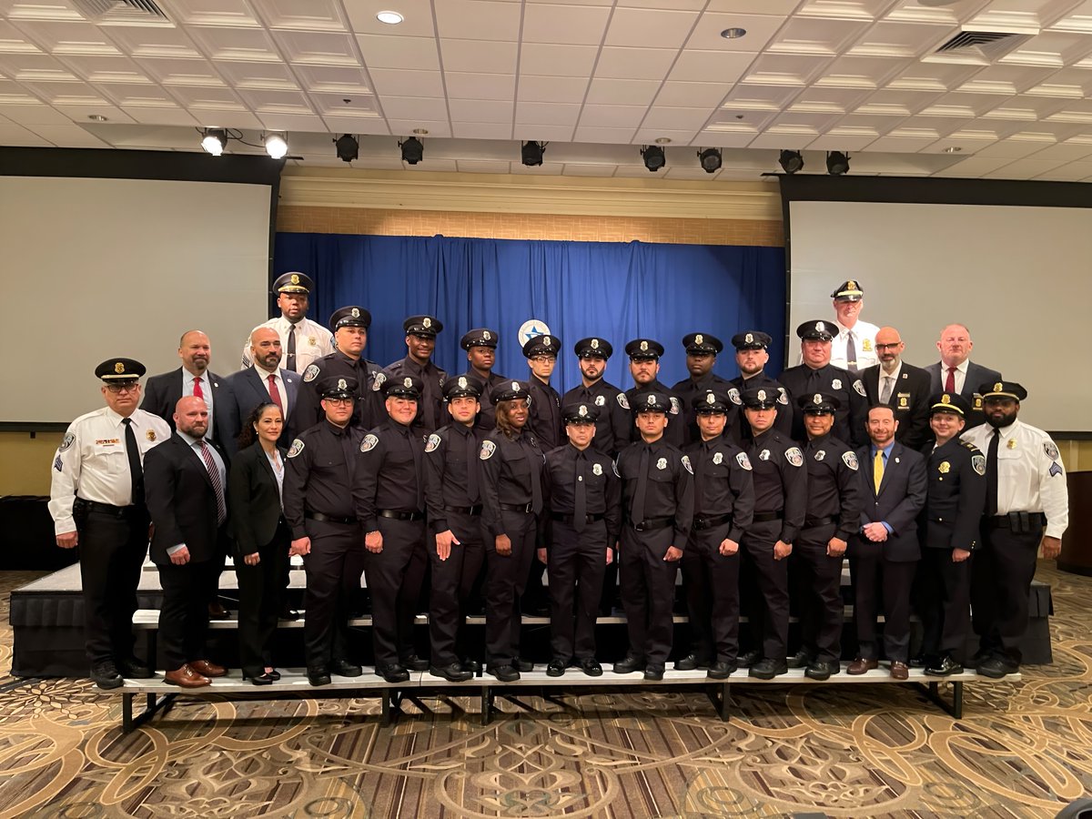 USPIS_HQ's tweet photo. Congratulations to our 18 new Postal Police Officers who graduated from PPO Basic Training today! We proudly welcome them as they join our ranks to support the mission of the Postal Inspection Service! #USPS #USPIS #ProudtoProtect https://t.co/A3uEC1p2gY