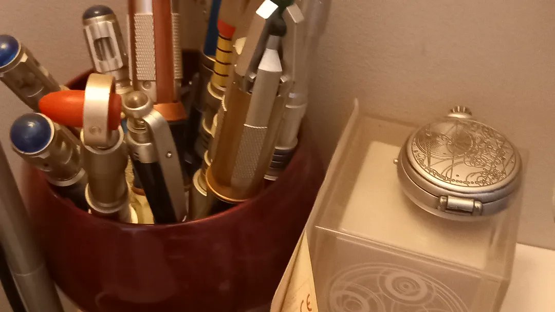 agsc67's tweet photo. Ohhhhh, shiny ✨️ #DoctorWho #SonicScrewdriver #CharacterOptions add it to my collection https://t.co/3gWwwYht8h