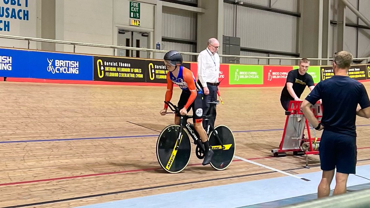 CalumCycles's tweet photo. Decent week at track nationals with some big PB’s and solid form to take to into Youth Commonwealth Games with @ScottishCycling 

🥇1km TT (1:02.244)
🥉Individual Pursuit (3:20.122)
🥉Scratch Race

@ZappiJuniors
📸: @JeremyGill https://t.co/yFUF3XHeGK