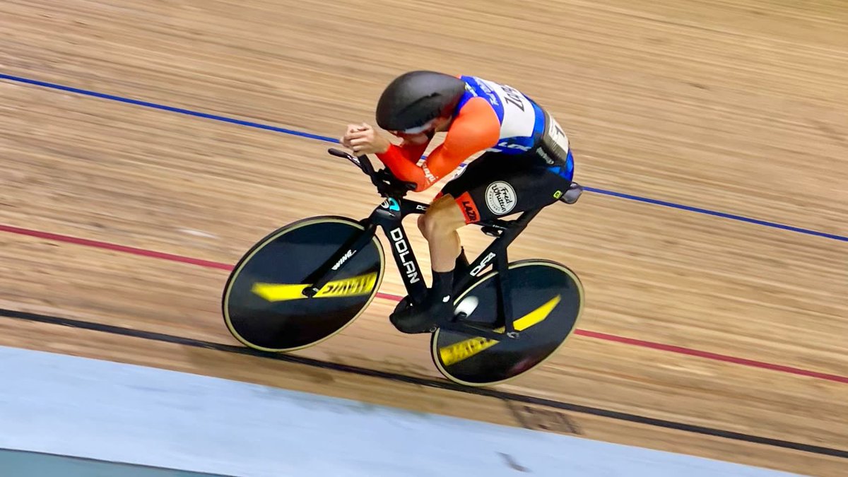 CalumCycles's tweet photo. Decent week at track nationals with some big PB’s and solid form to take to into Youth Commonwealth Games with @ScottishCycling 

🥇1km TT (1:02.244)
🥉Individual Pursuit (3:20.122)
🥉Scratch Race

@ZappiJuniors
📸: @JeremyGill https://t.co/yFUF3XHeGK