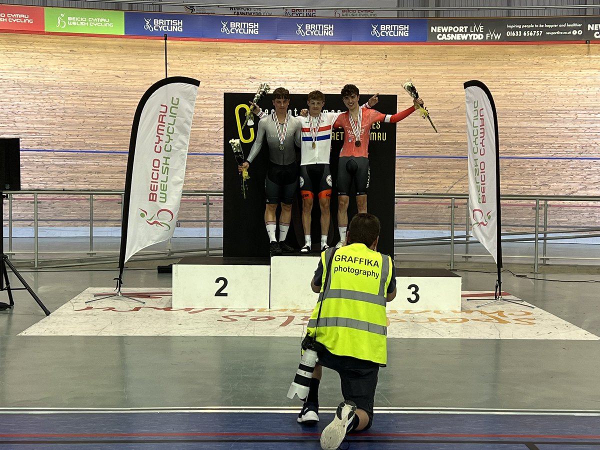 CalumCycles's tweet photo. Decent week at track nationals with some big PB’s and solid form to take to into Youth Commonwealth Games with @ScottishCycling 

🥇1km TT (1:02.244)
🥉Individual Pursuit (3:20.122)
🥉Scratch Race

@ZappiJuniors
📸: @JeremyGill https://t.co/yFUF3XHeGK