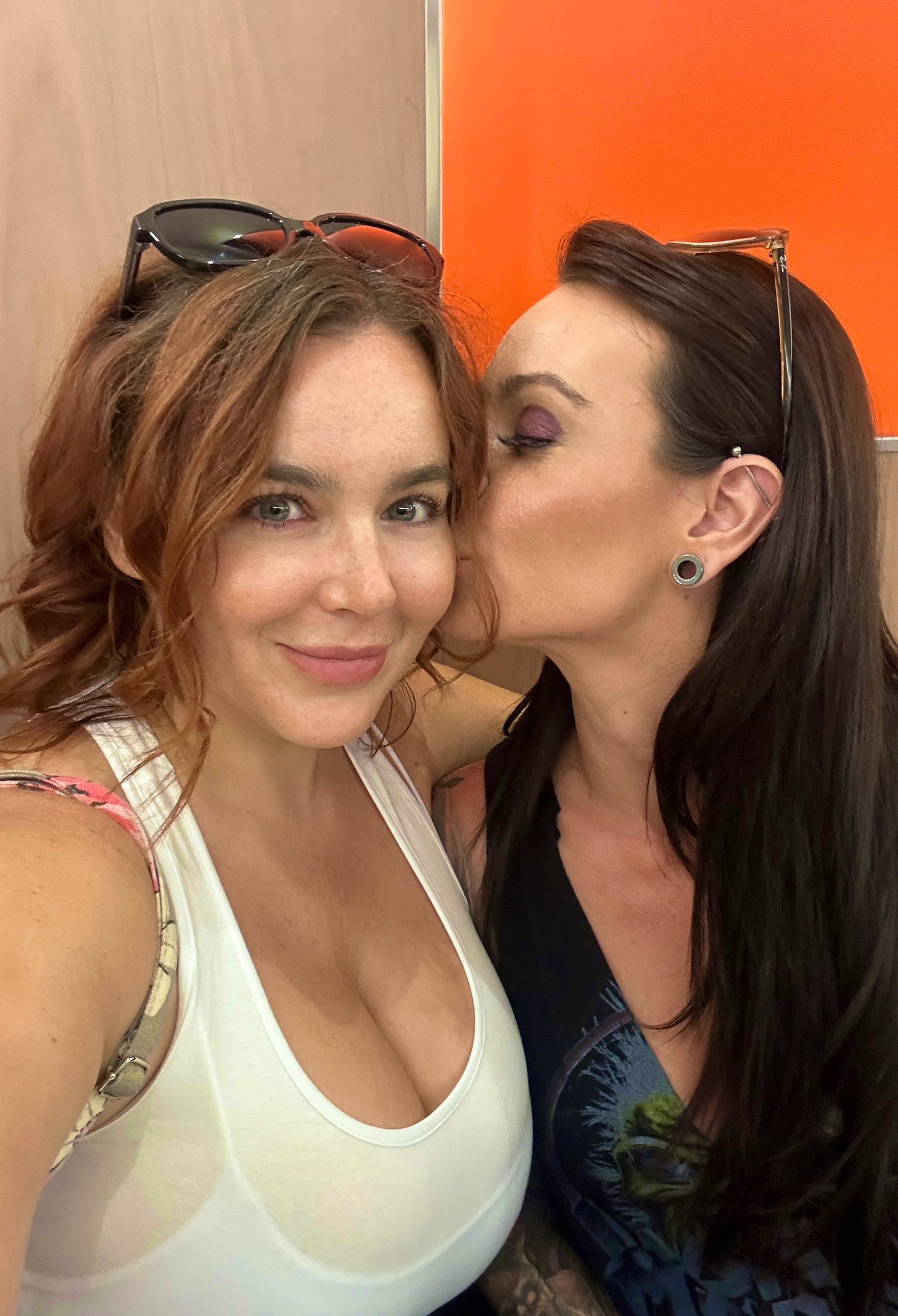 Natasha Nice 🇫🇷🇨🇺🇺🇸 on X: Birthday kisses from @Misss_Missyy 💛  t.coDmq95ORaqD  X