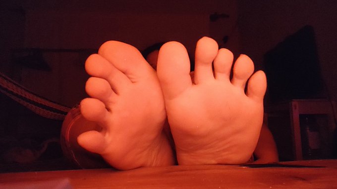 Jelou jelou, hoy si quiero que me hagan un masaje en los pies y en las piernas, me dueleeeen, ayer fue<a href="/tag/latina"class="tags"><span>#latina</span></a><a href="/tag/telegram"class="tags"><span>#telegram</span></a><a href="/tag/chubbygirl"class="tags"><span>#chubbygirl</span></a><a href="/tag/onlyfans"class="tags"><span>#onlyfans</span></a><a href="/tag/mode"class="tags"><span>#mode</span></a>