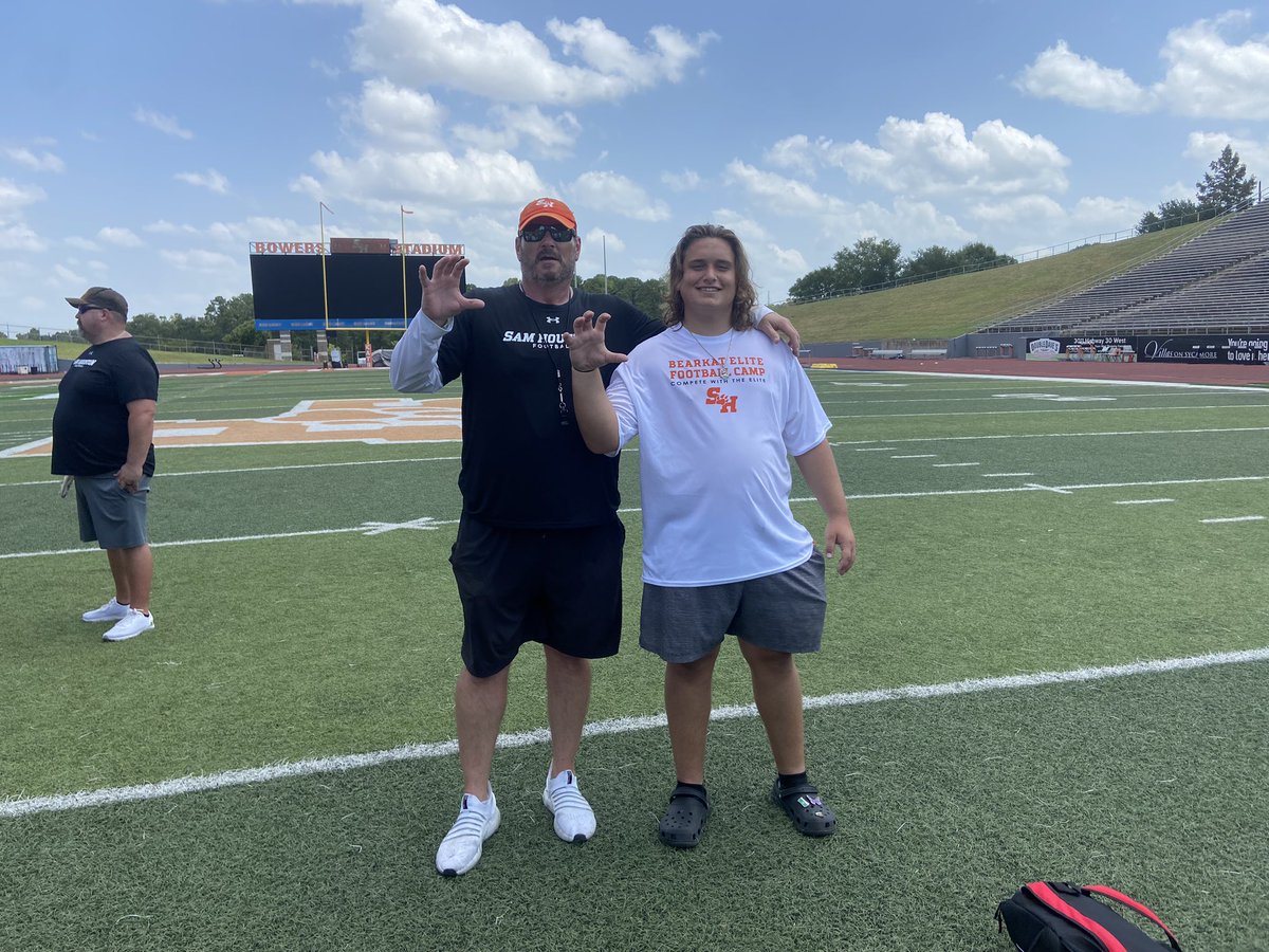 kalebnemec44's tweet photo. Beyond blessed to get an opportunity to learn from some of the best coach’s and players in college football at @SamHoustonState with coach’s like @Coach_B_Natkin and @CoachSultz 

@MarkHum7 @HHKnights_FB 
#reptheshield https://t.co/7imzBiPiT8