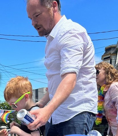 PeedarH's tweet photo. @eugenemanning Giving out beers in an unfenced public area, with a minor at your side. Did you have a license to do so, because if so, you're still breaking many parts of the Liquor Control Act.
I expect more respect for law from someone who wants to be premier of NL. https://t.co/Wr1aT2bDPT