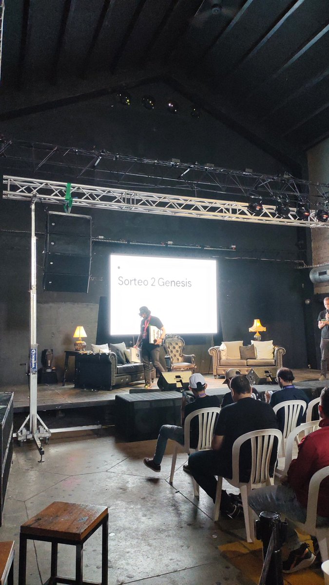 felipesala46's tweet photo. @charvelchedraui @hashfest_ @WayruNetwork Que excelente charla! Un proyecto increíble 🔥🔥 https://t.co/Ahn23t9KiF