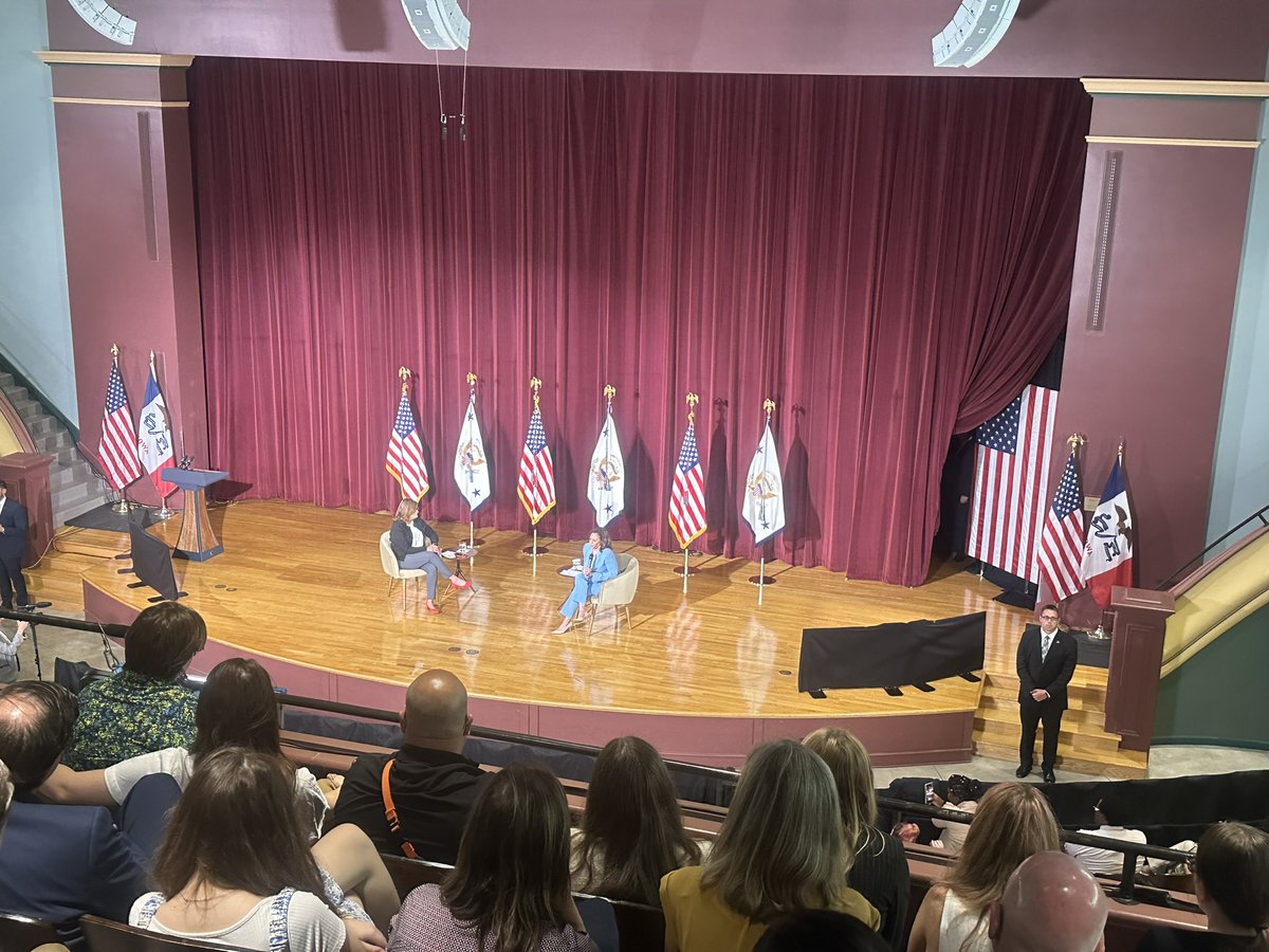 DeidreDeJear's tweet photo. “Let people be.” @VP https://t.co/XtqCApbZ7J