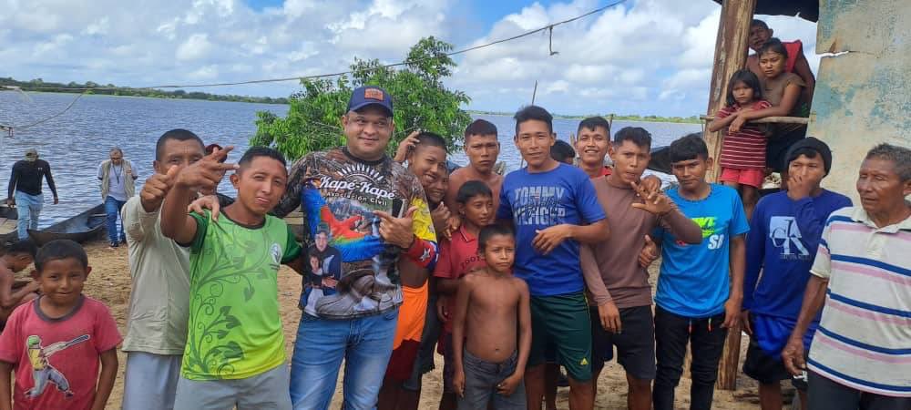 ackapekape's tweet photo. A propósito del aniversario 18 de Kapé Kapé, su presidente Armando Obdola se reencontró con la comunidad warao de.Bonoina, en Volcán, ratificando el compromiso de la organización con las comunidades indigenas. #KapeObserva #18AñosConLosPueblosIndigenas https://t.co/ZA87B3aqG7