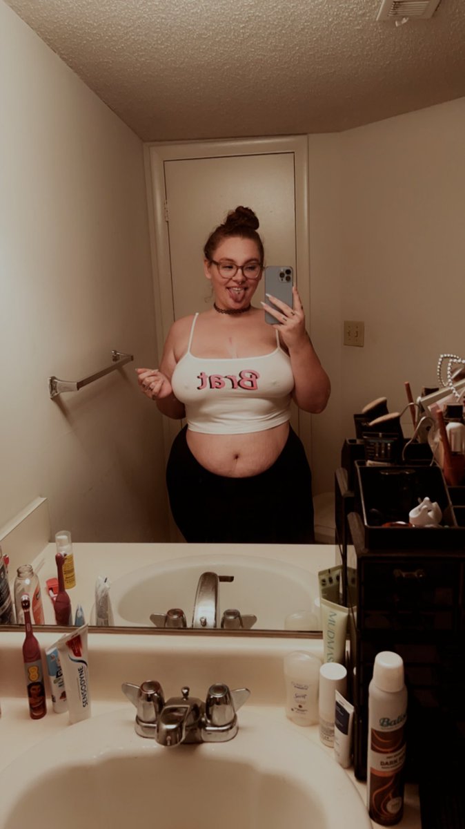 Nis ☀️ regular depression era☀️ tweet media