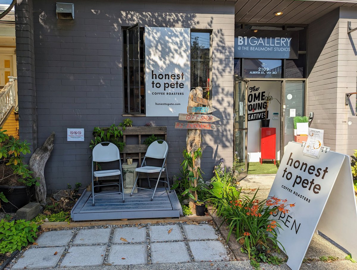 yvrrunner's tweet image. Why have CorporateCoffee™ when you can discover gems like Pete's? 

Visit at Alberta near 5th, and if you are a quad shot drinker like me, go with their recommendation for just a double.