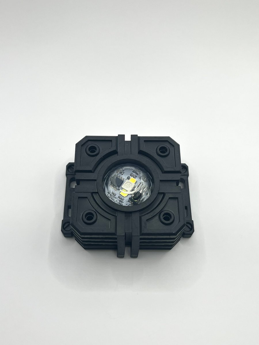 sendai_genjin's tweet photo. 四角型リアクターユニット

値段：4,000円
内容：四角型リアクターユニット×1
材質：ABS-likeレジン(ウレタン)
サイズ：縦　　約60mm
               横　　約65mm
　　　　高さ　約21mm

・組み立てには1.5mmの六角レンチが必要です https://t.co/2UbQ6akJo6