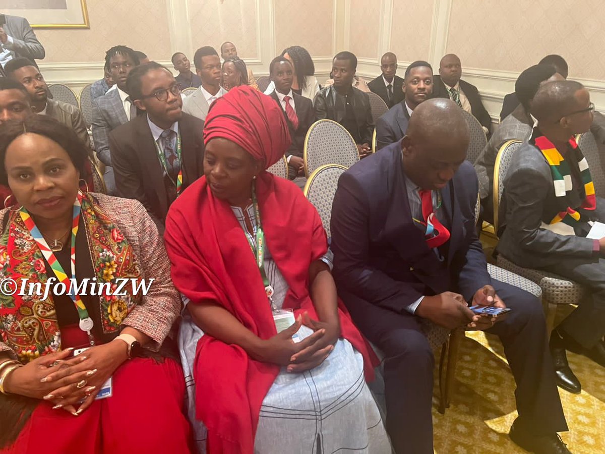 InfoMinZW's tweet photo. His Excellency President Emmerson Mnangagwa is meeting Zimbabwean students studying in Russia. There are about 1200 students whose areas of study are science, technology, engineering, medicine and economics.
#Engagement https://t.co/0chSoJRHgy