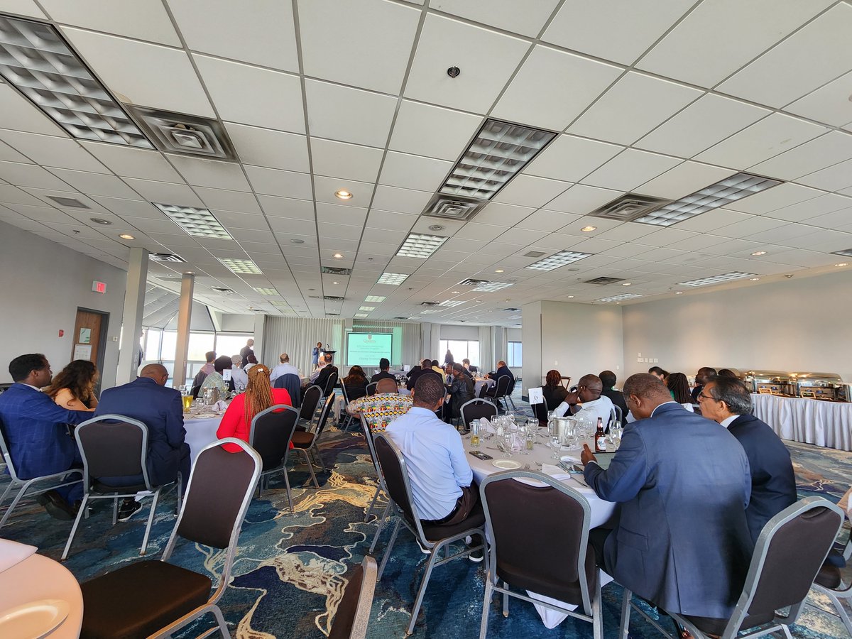 Queen's Economics Department tweet media