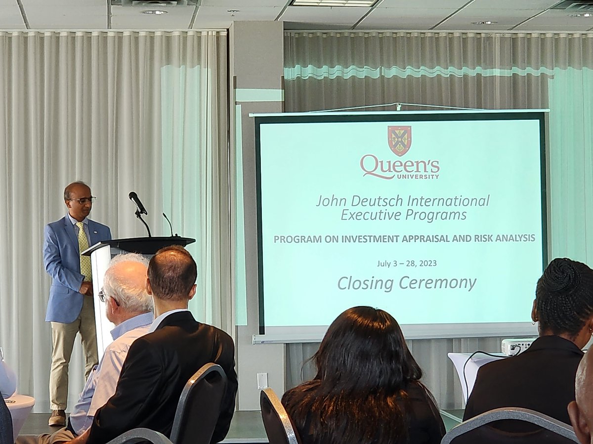 Queen's Economics Department tweet media