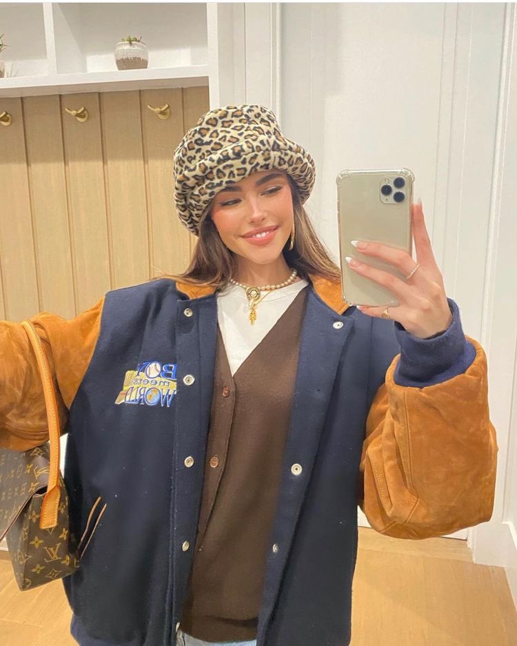 barbiemeb's tweet photo. 49 days until silence between songs 🛸 ˚｡⋆ https://t.co/2lMnZQxSOU