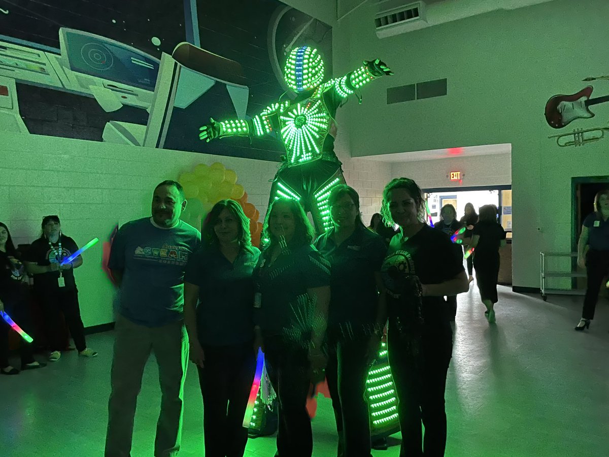 Cmarquez_EES's tweet photo. We are the 1st STEM certified campus in El Paso! Way to go Bullpup teachers. https://t.co/zPQ9mL3OmX