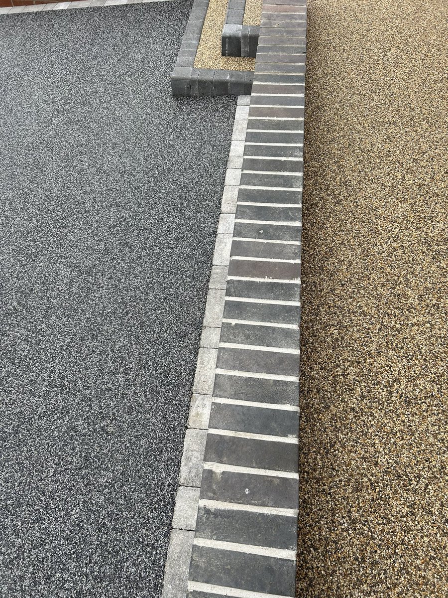 ClearpaveL's tweet photo. New Resin Bound Driveway complete in Sudbury Suffolk with @vubaresin #resin  #driveway https://t.co/GzElgBk952
