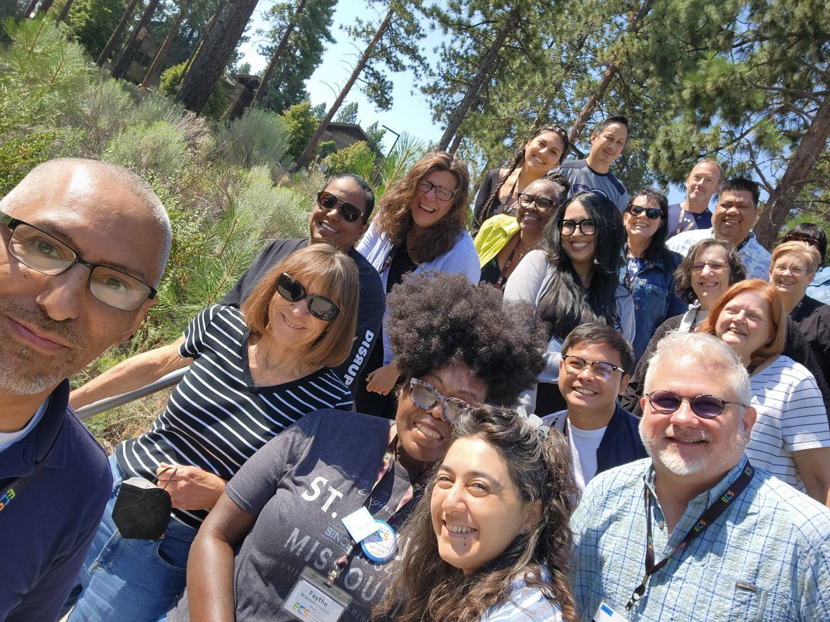JoseLSilvaSmith's tweet image. Day 6 @osu_cascades for the @exploringcs PD. It's group picture day! Amazing group of professional educators from all over the US! Thank you for this incredible learning experience! โค๏ธ๐๐ #TISDProud #exploringcs