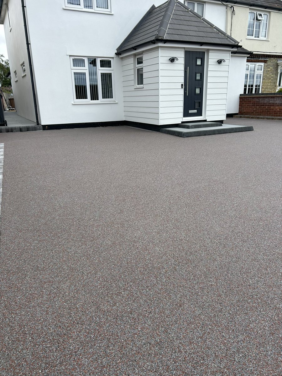 ClearpaveL's tweet photo. A few recent resin bound projects we have completed this month. Plenty more to come next month 👊 https://t.co/BeM6BAIS9c