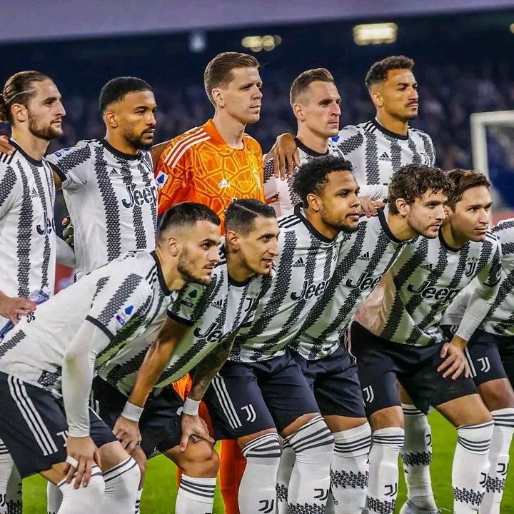 PapaNewton4's tweet photo. 🚨 𝐁𝐑𝐄𝐀𝐊𝐈𝐍𝐆: UEFA banned Juventus from competing in Conference League this year ⚪️⚫️
◉ UEFA decisions follows capital gains case 🟣🇪🇺 Fiorentina will replace Juventus 
-@FabrizioRomano https://t.co/6eR6PrOcmF