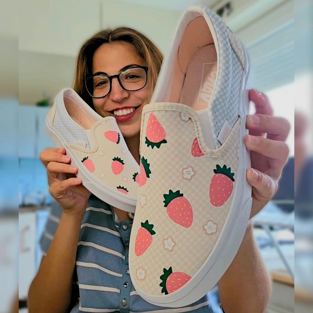 CustomisyB's tweet photo. #Vans, Slip On - #Strawberries and #bloom 🌸🍓 #slipon #vansslipon #strawberry #customsneakers #cherryblossom #switzerland #blossom #sneakers #pink #Barbie #softgirl #softaesthetic #angelusdirect #vanscustom #colorful #shoestyle #pattern #schweiz #suisse #svizzera #customisyb https://t.co/EZ7gdNdB87