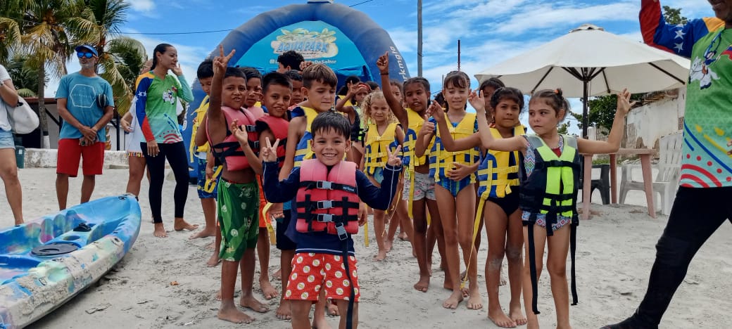 FrnsNva's tweet photo. Día mágico y lleno de alegría en el Plan Vacacional 2023 "Mi Mundo de Colores"; donde nuestros niños, niñas y adolescentes en Nueva Esparta disfrutaron de un día de diversión y playa en el parque "Aqua Park".
@NicolasMaduro
@vmsfelicidad
@FNNSimon https://t.co/ZxBEpPUGVP
